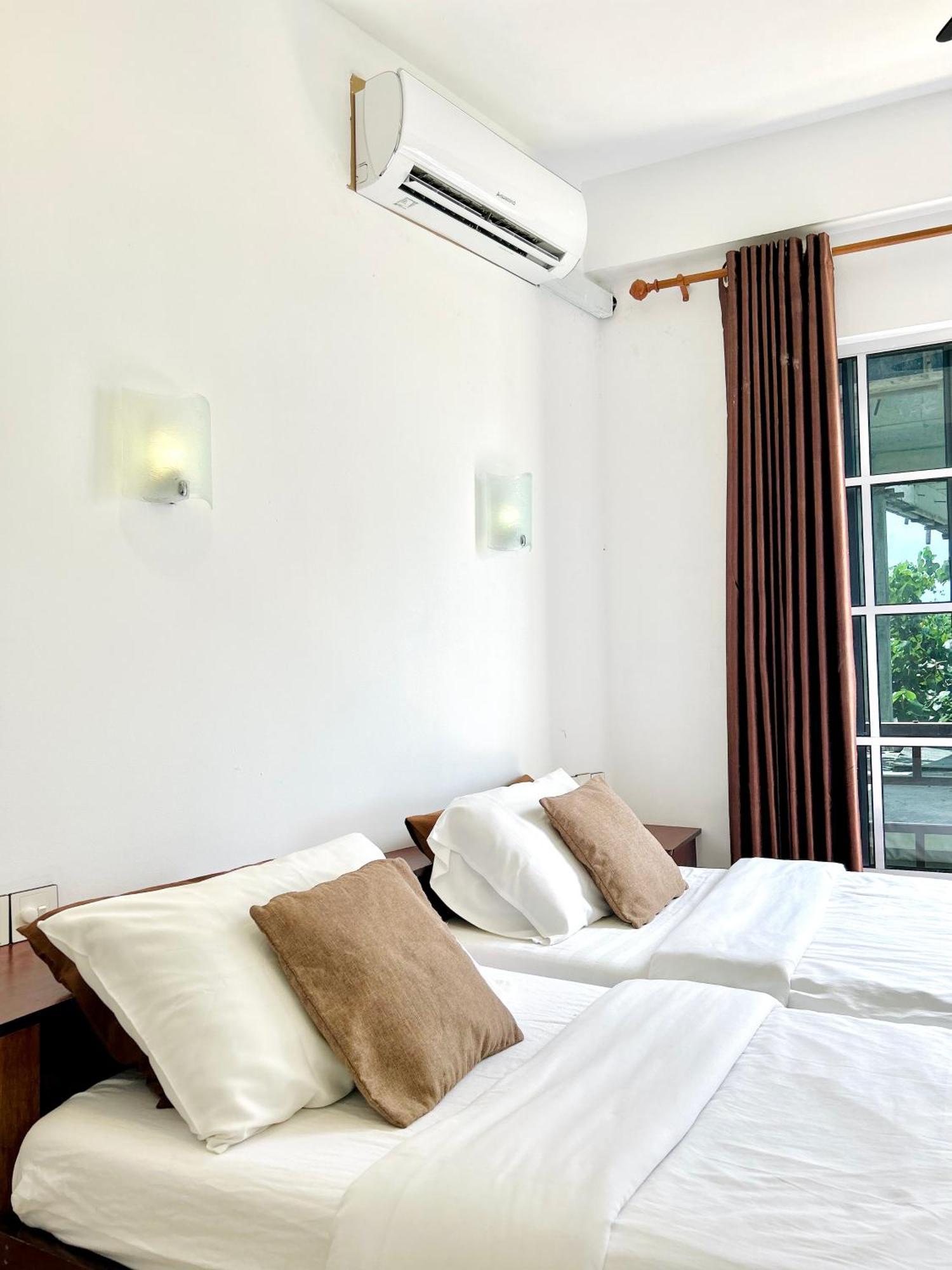 Aqua Sunset Hotel Gulhi Exterior photo
