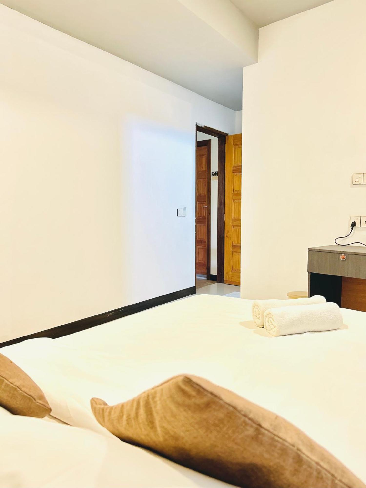Aqua Sunset Hotel Gulhi Exterior photo